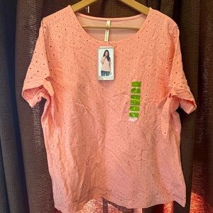 NEW Leo Nicole Coral Shirt. Size Large